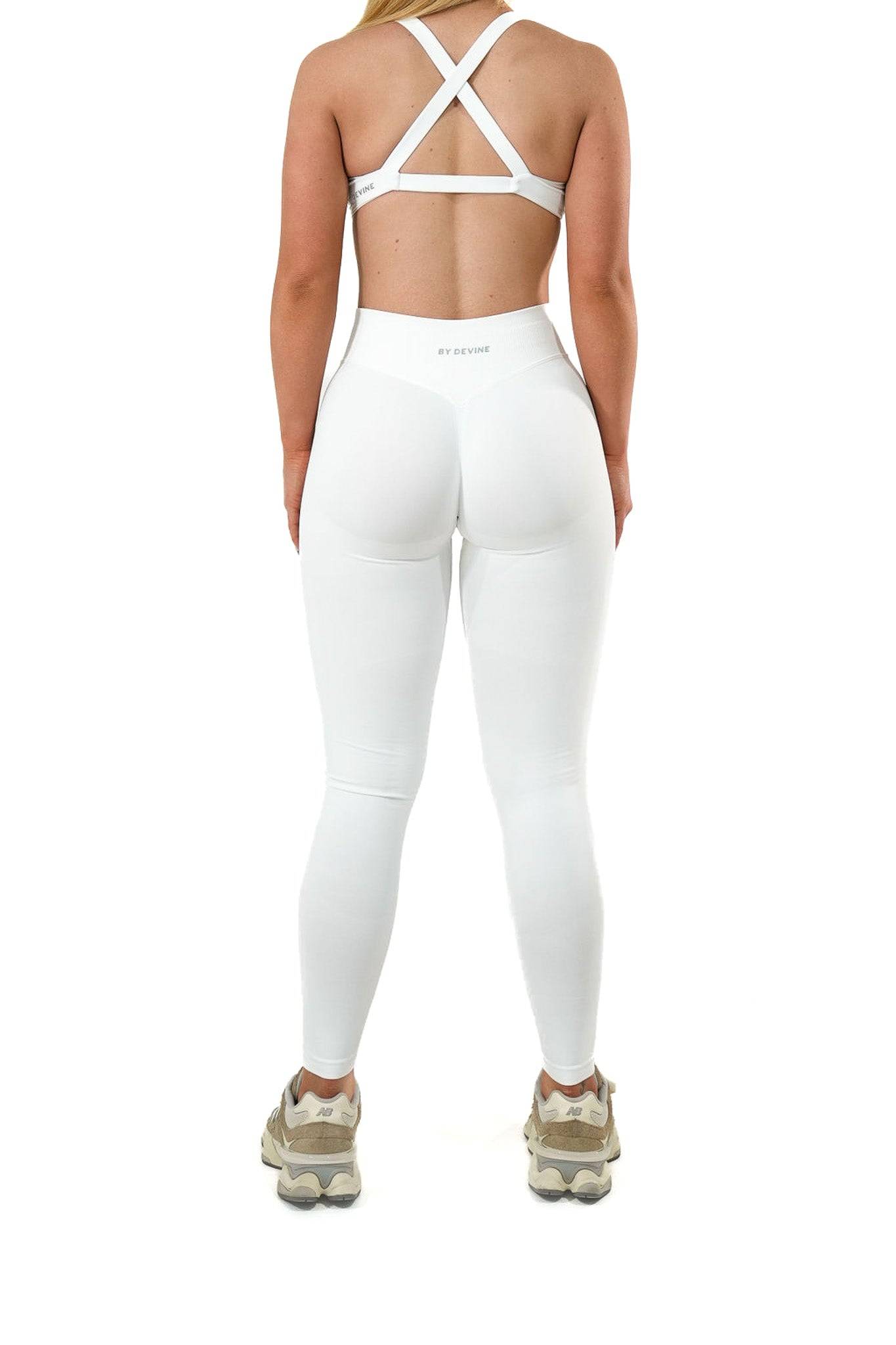 Evolve Seamless Scrunch Leggings - Pure White - by devine co